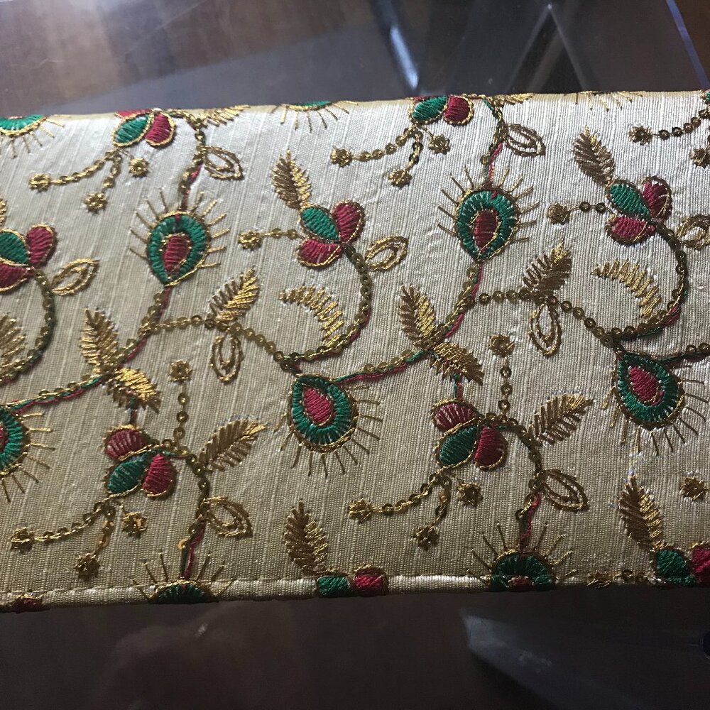 Make up case 9 " by 5.5" by 1.5 "